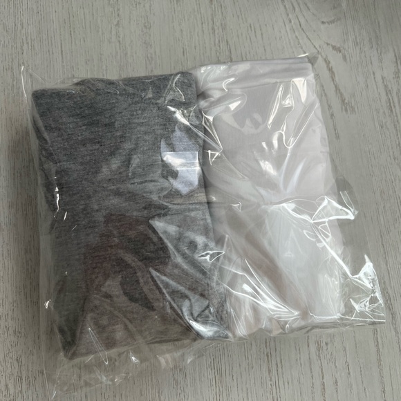 Burt's Bees Baby Bassinet Sheet 2-Pack in Grey & White 2-Pack - Picture 5 of 5